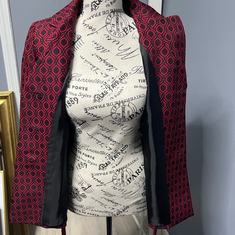 Le Suit Red and Black Patterned Blazer - Picture 4 of 6